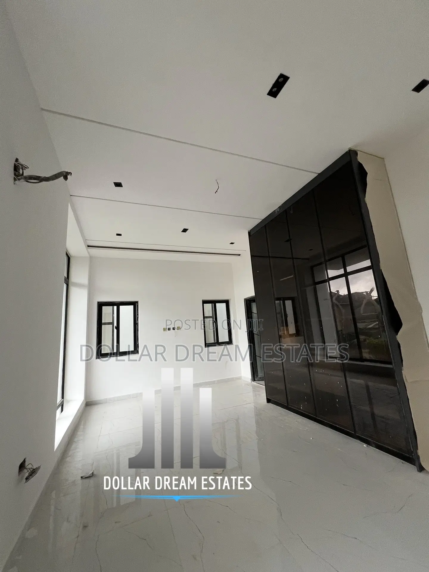 5bdrm House in Madina for sale