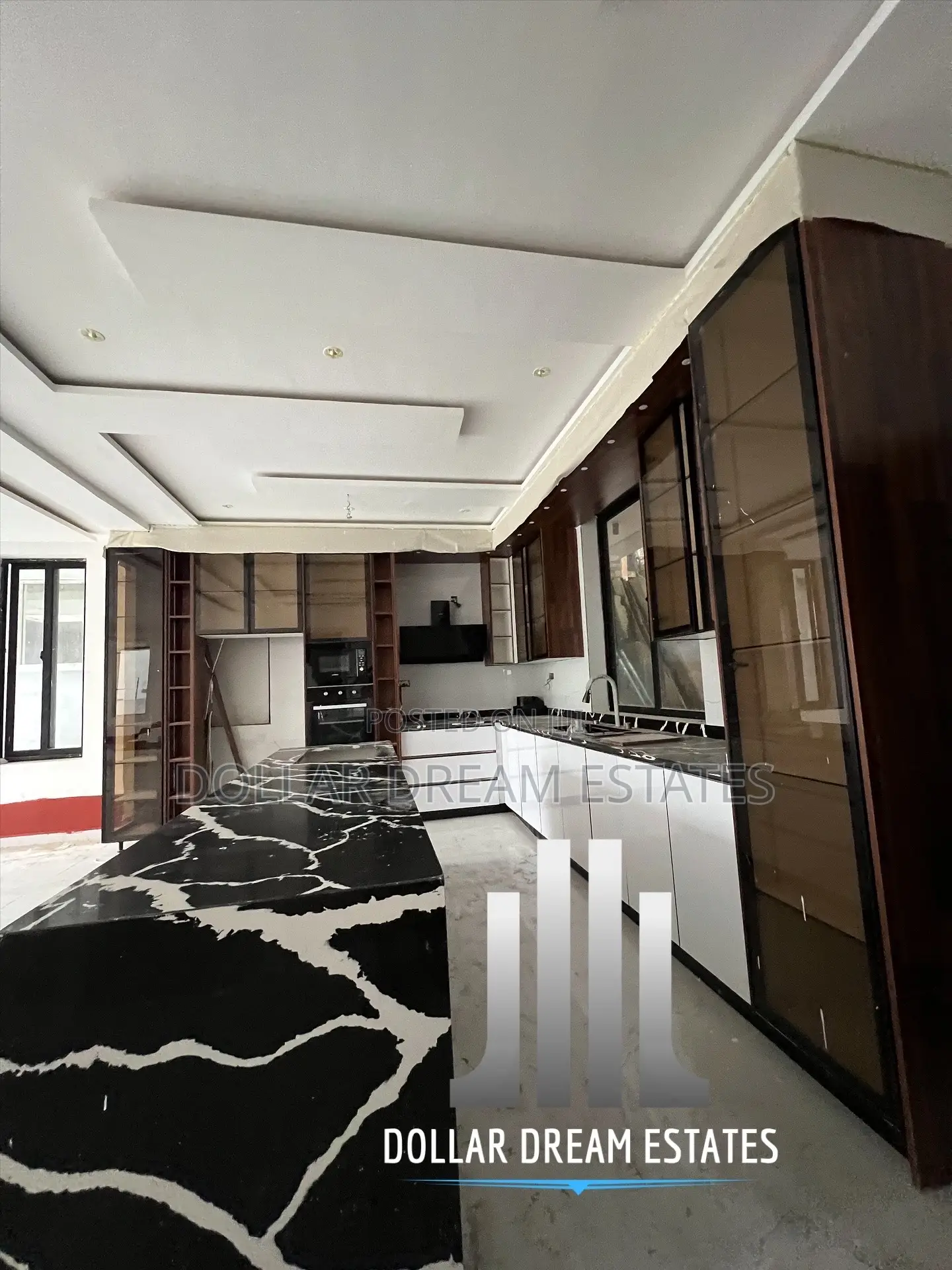 5bdrm House in Madina for sale