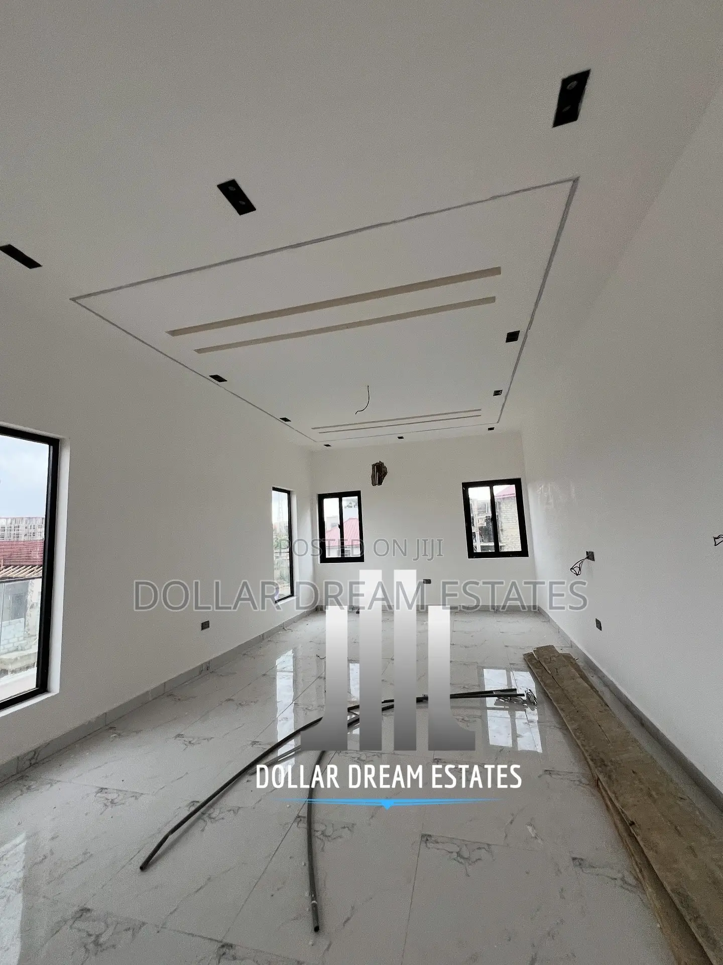 5bdrm House in Madina for sale