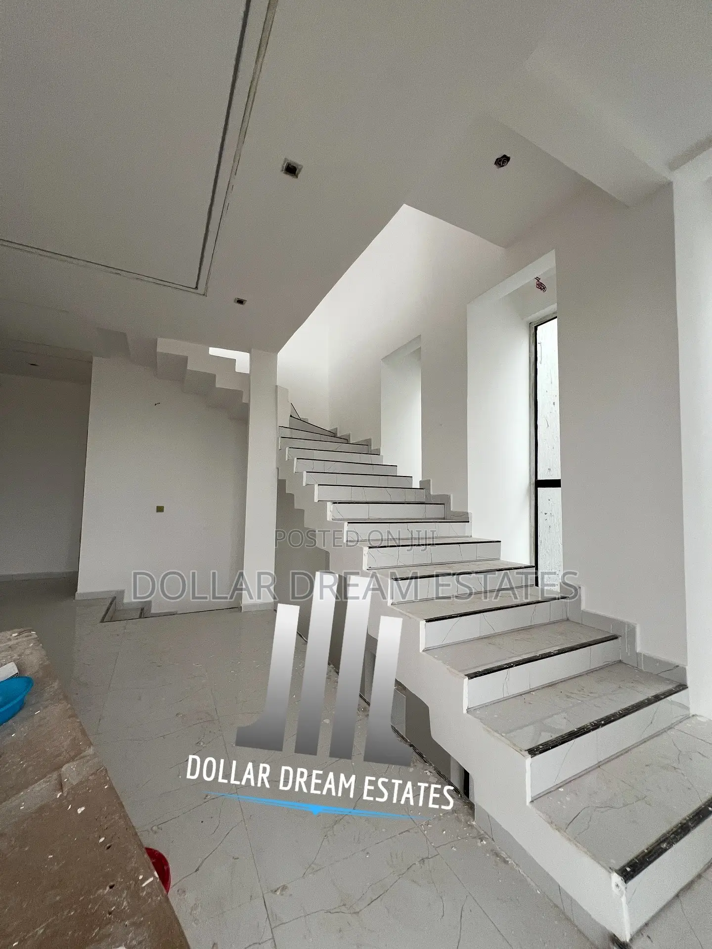5bdrm House in Madina for sale