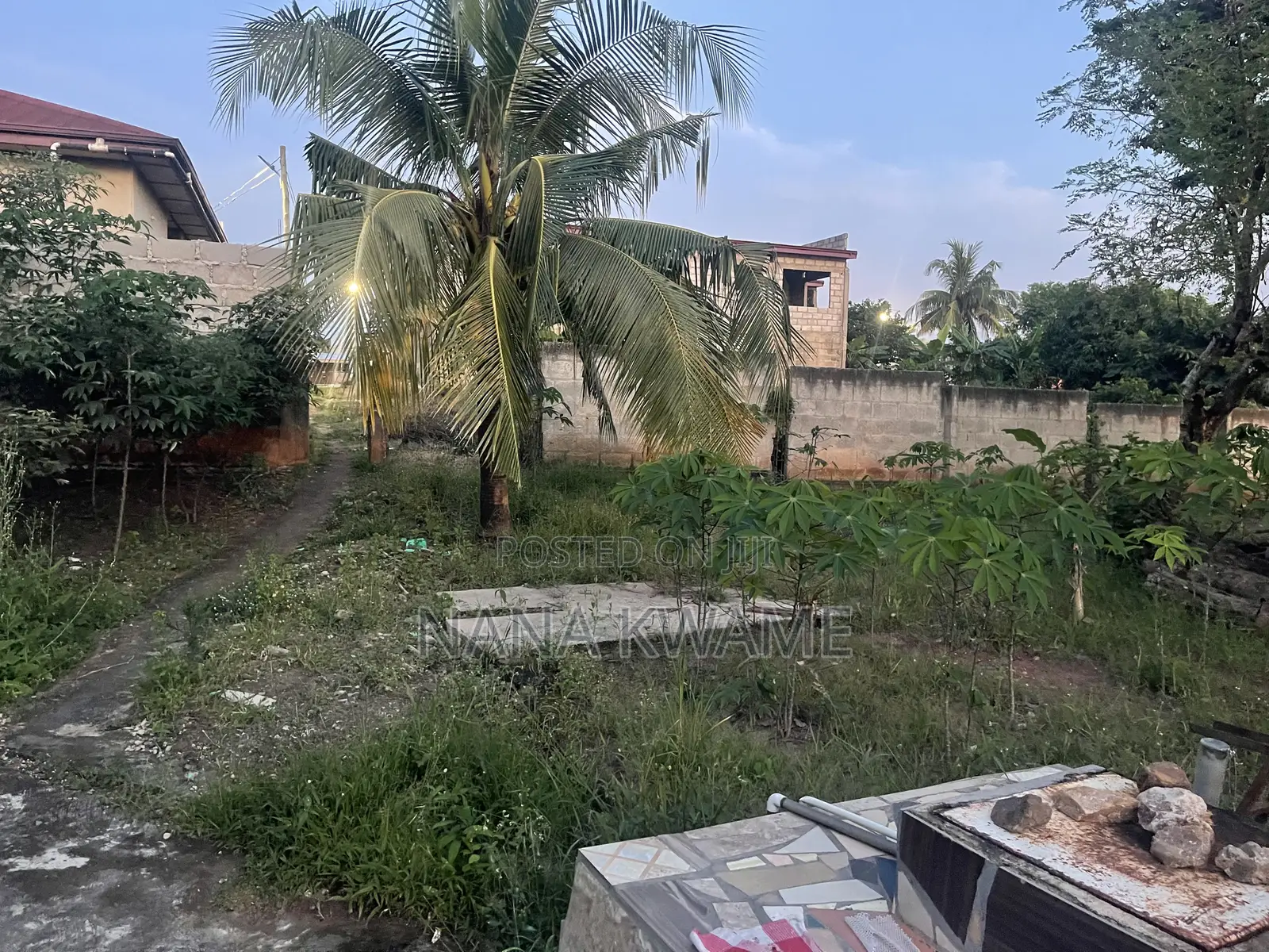Land Closed to the Road for Sale
