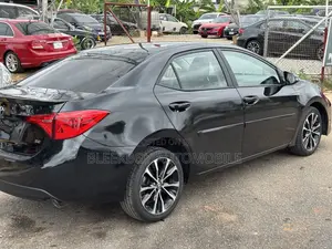 Toyota Corolla SE Special Edition 4dr Sedan (1.8L 4cyl CVT) 2017 Black