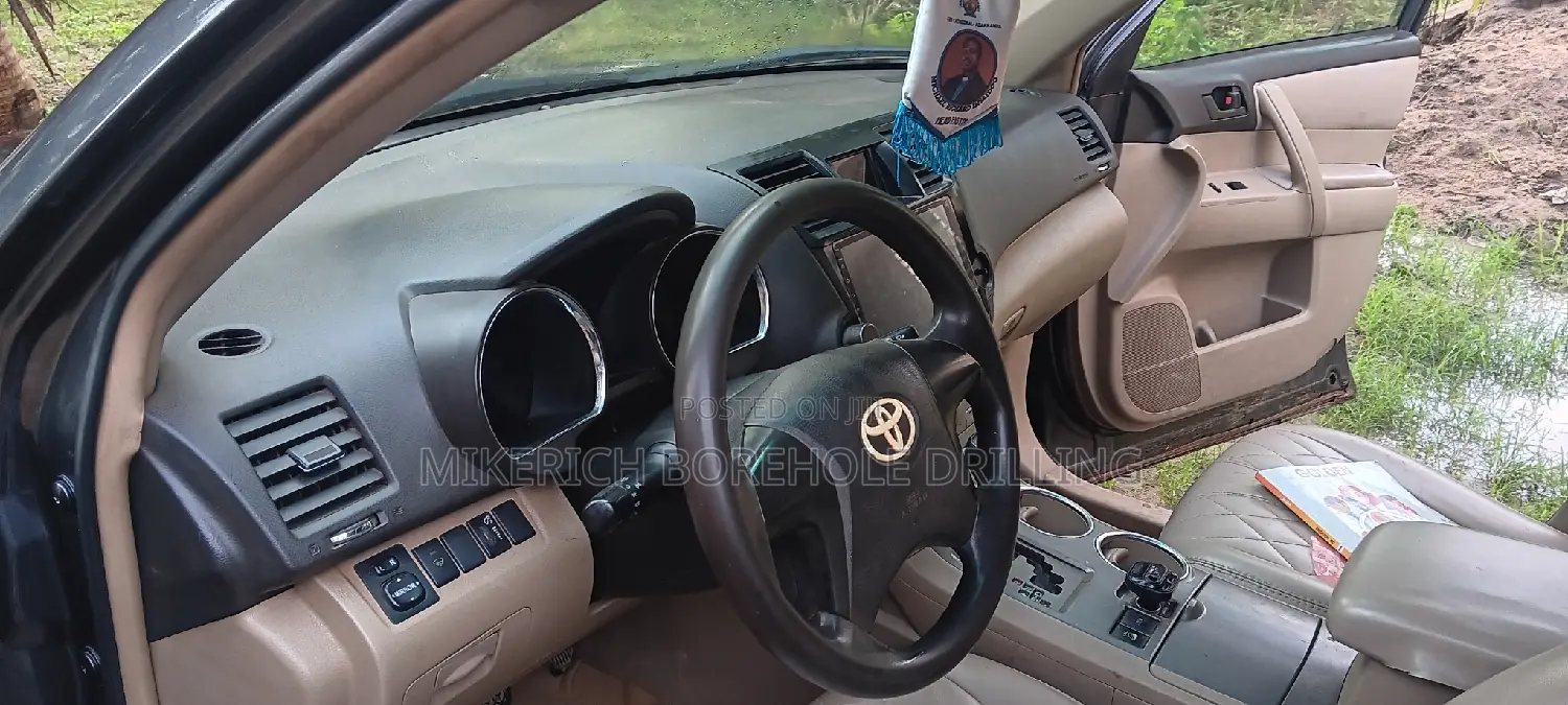 Toyota Highlander Limited 2010 Gray