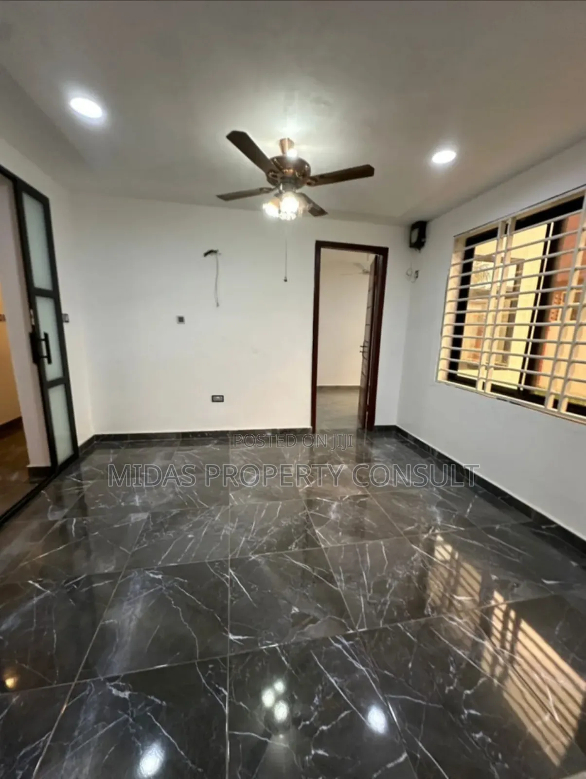 5bdrm House in Lakeside Estates for sale