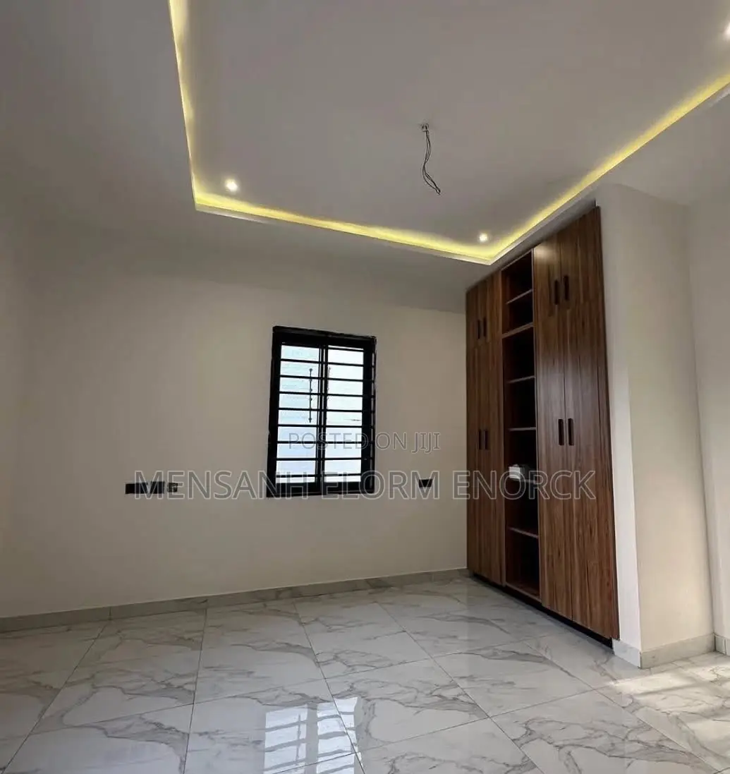 Kitchen Cabinets and Wall Dropp