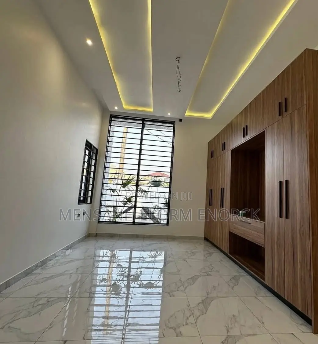 Kitchen Cabinets and Wall Dropp