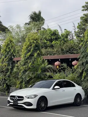 Mercedes-Benz C300 2024 White