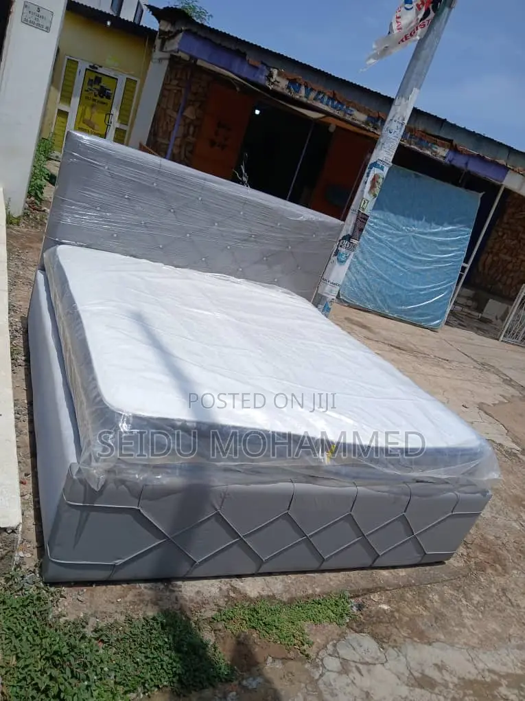 A Turkey’S Home Bed Frame With a 14 Inches Foreign Mattress