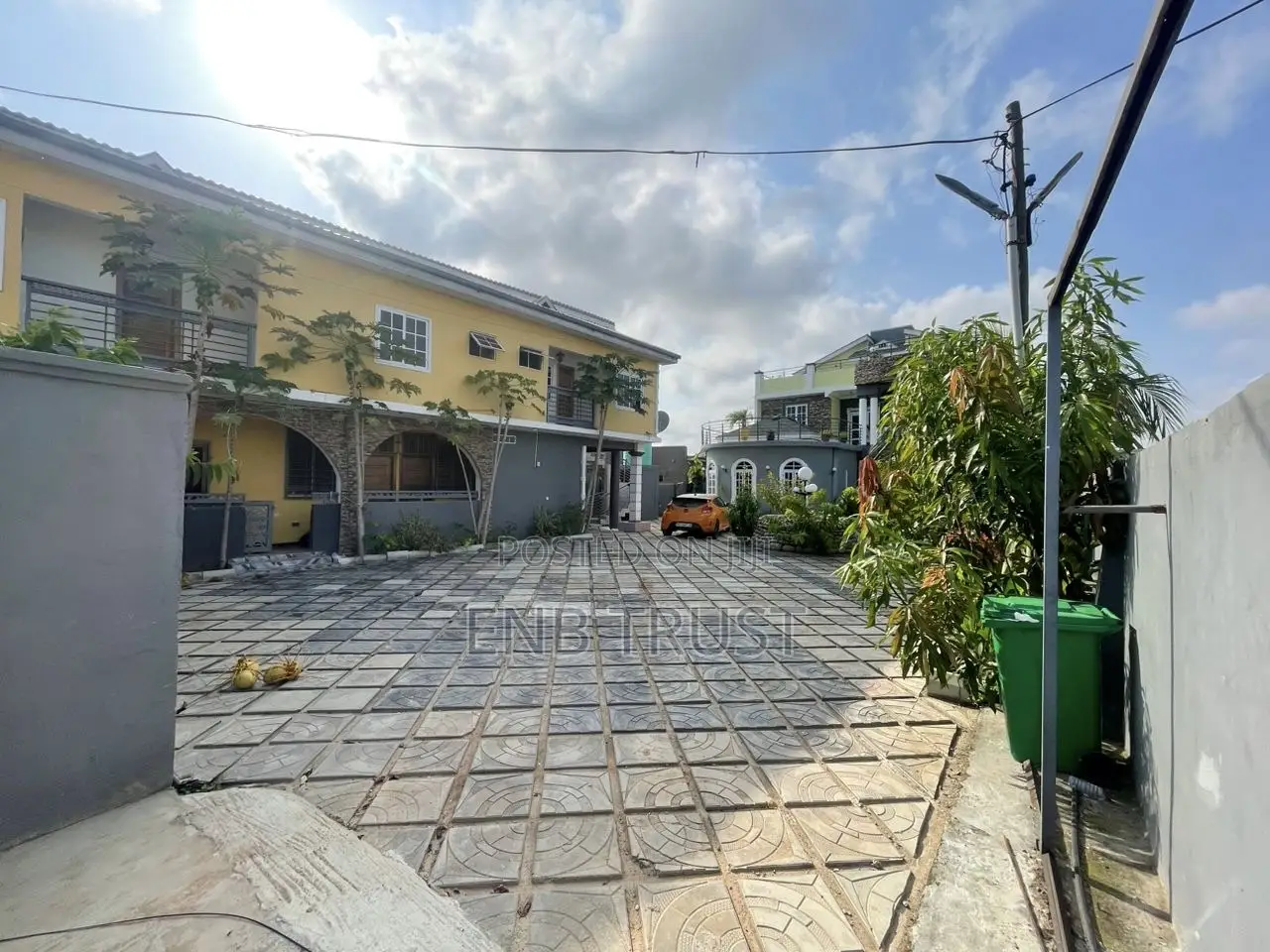 11bdrm Mansion in Tetegu for rent