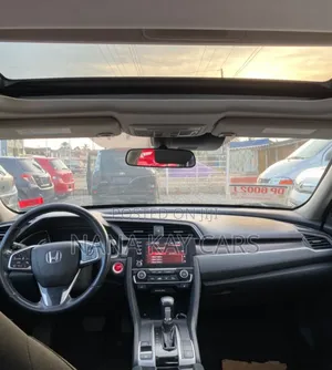 Honda Civic EX Hatchback 2019 Gray
