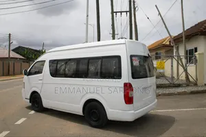 Toyota HiAce 2013 White