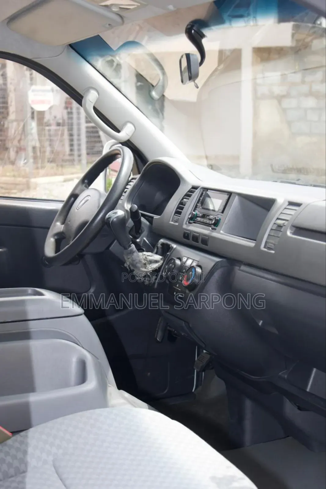 Toyota HiAce 2013 White