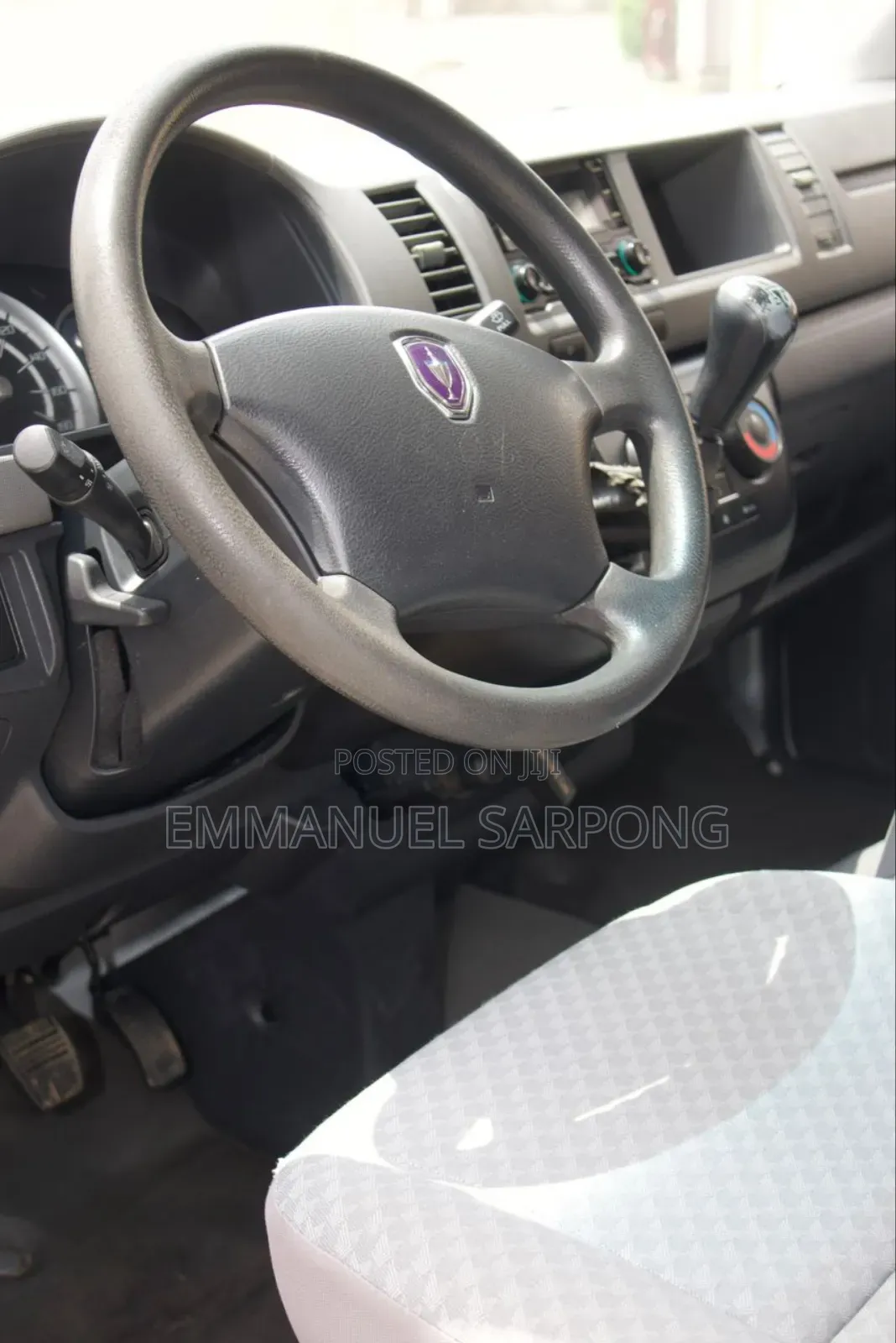 Toyota HiAce 2013 White
