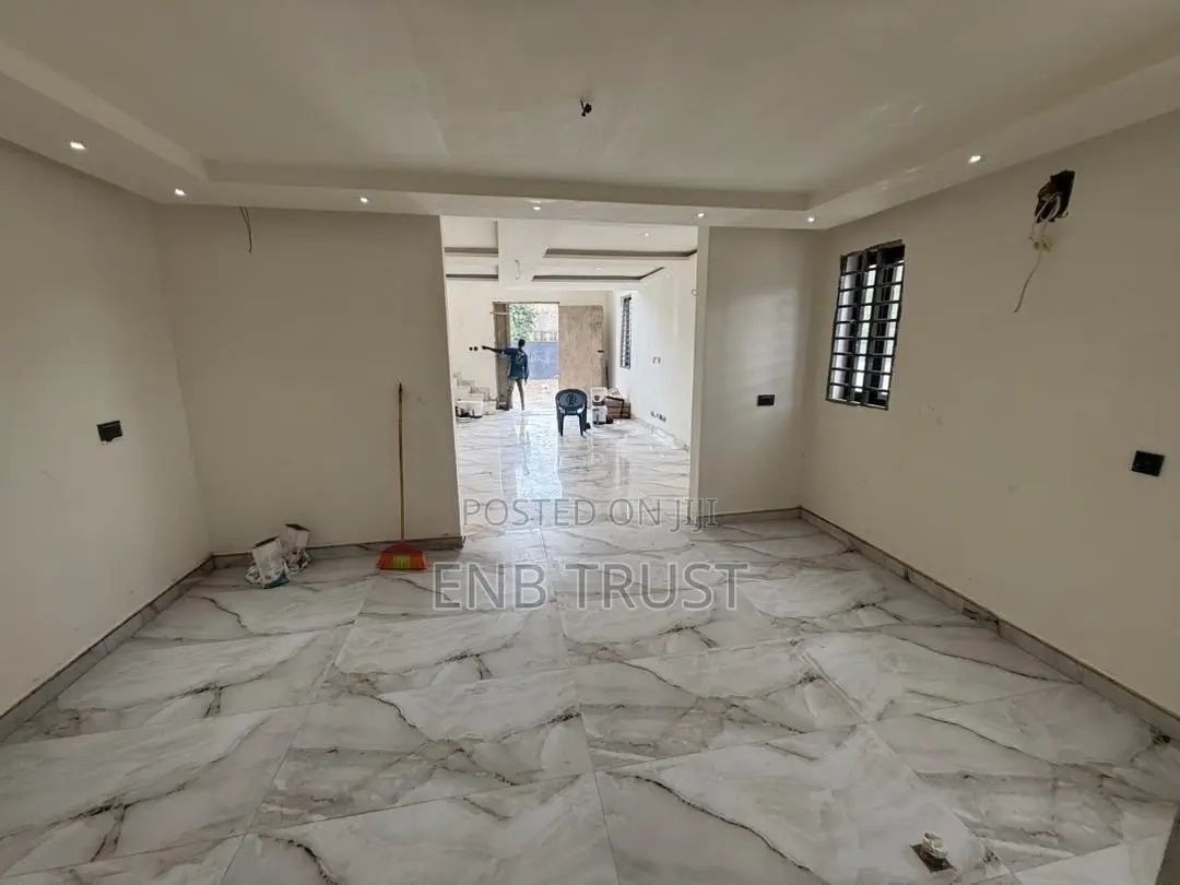 5bdrm Duplex in Adenta Snnit Flats for sale