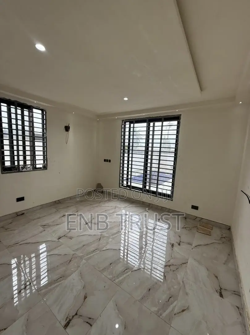 5bdrm Duplex in Adenta Snnit Flats for sale