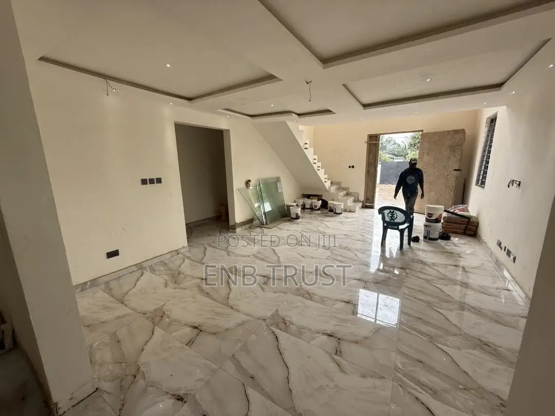 5bdrm Duplex in Adenta Snnit Flats for sale