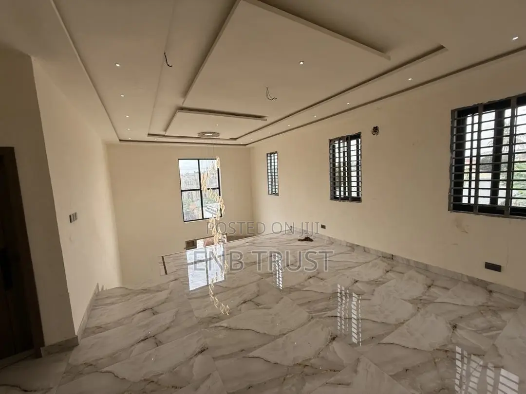 5bdrm Duplex in Adenta Snnit Flats for sale