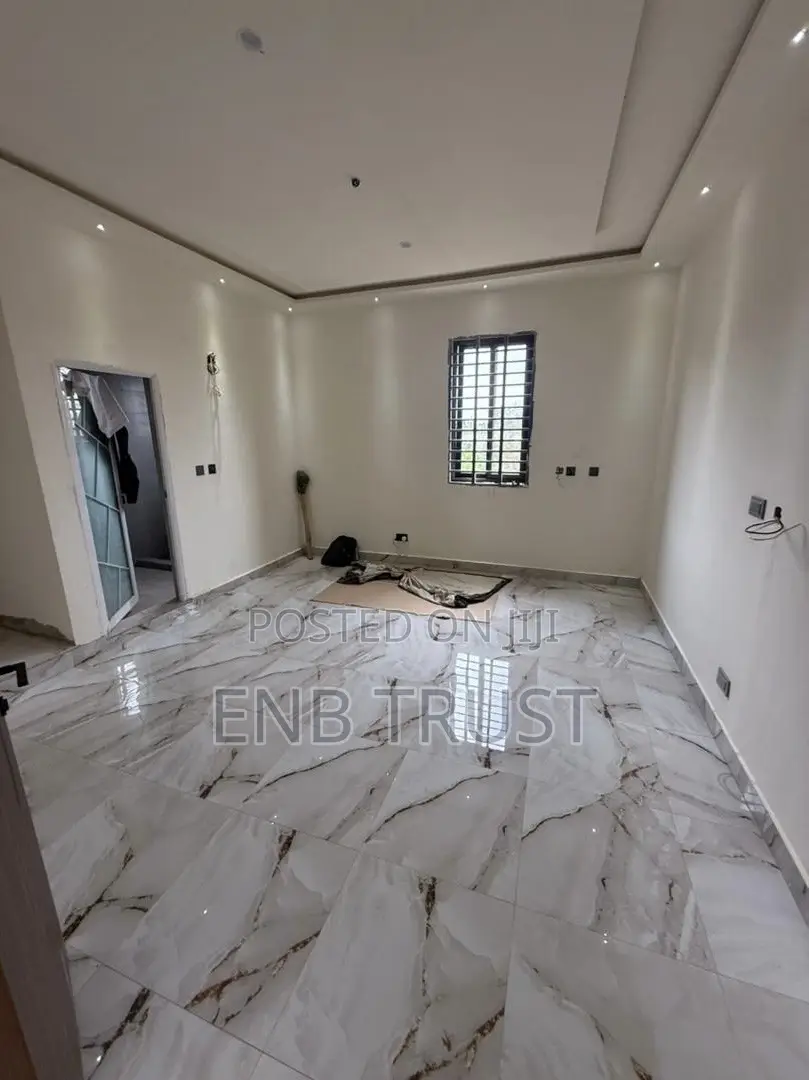 5bdrm Duplex in Adenta Snnit Flats for sale