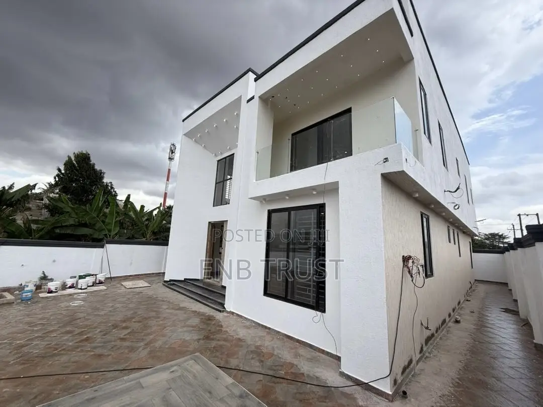 5bdrm Duplex in Adenta Snnit Flats for sale