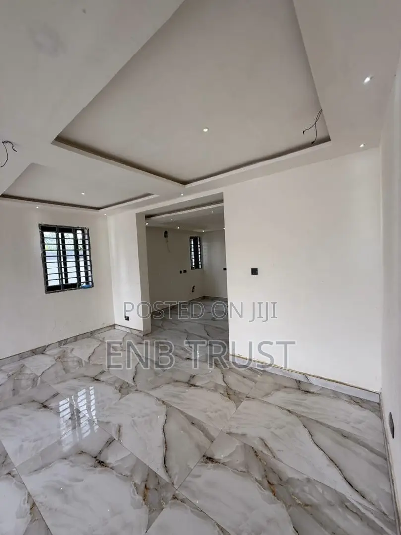5bdrm Duplex in Adenta Snnit Flats for sale