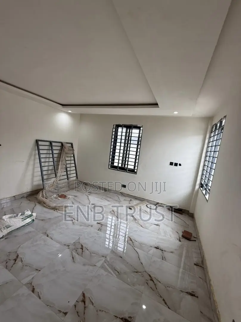 5bdrm Duplex in Adenta Snnit Flats for sale