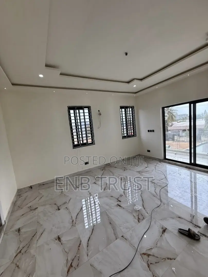 5bdrm Duplex in Adenta Snnit Flats for sale