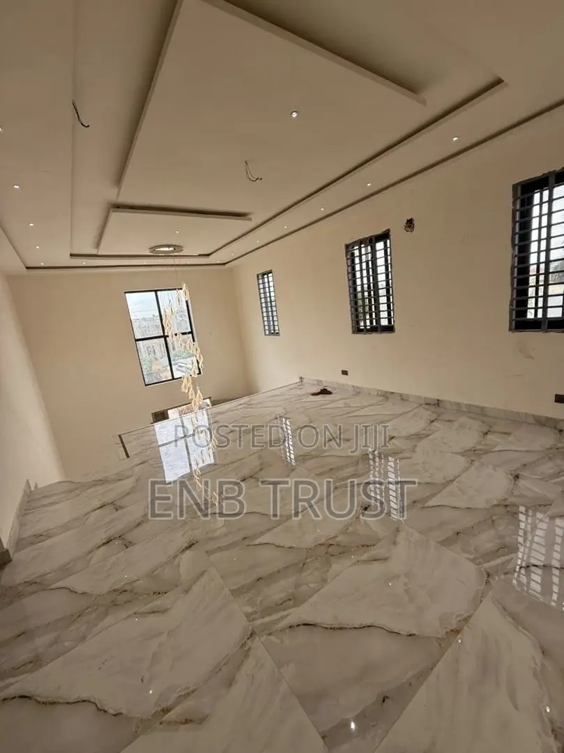 5bdrm Duplex in Adenta Snnit Flats for sale