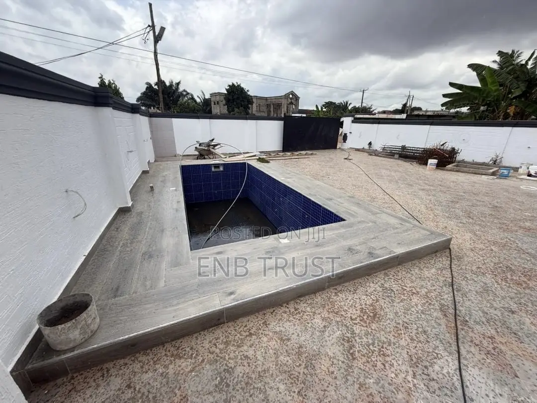 5bdrm Duplex in Adenta Snnit Flats for sale