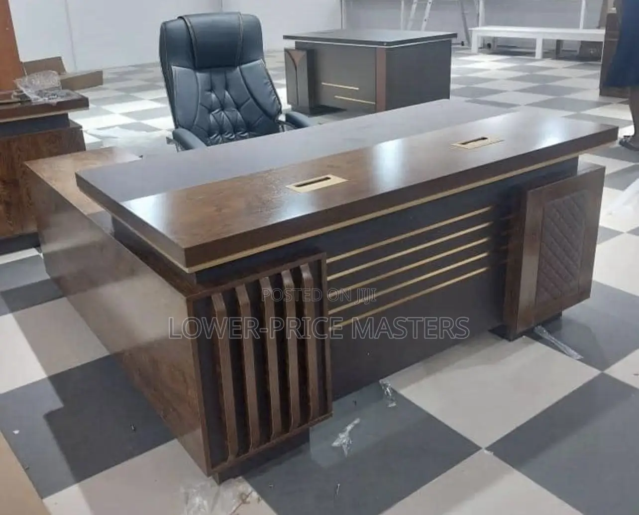 Executive L- Shaped Office Table / Desk