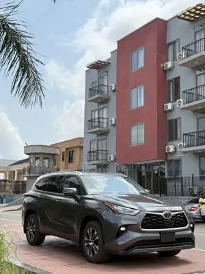 Toyota Highlander XLE 2021 Gray