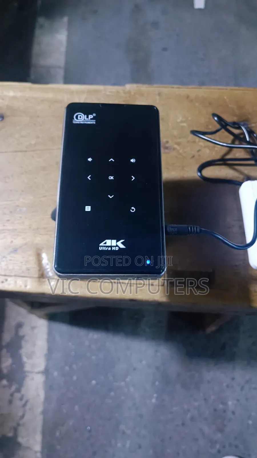 Smart Projector Rechargeable Android