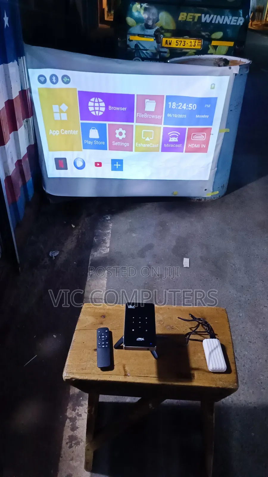 Smart Projector Rechargeable Android
