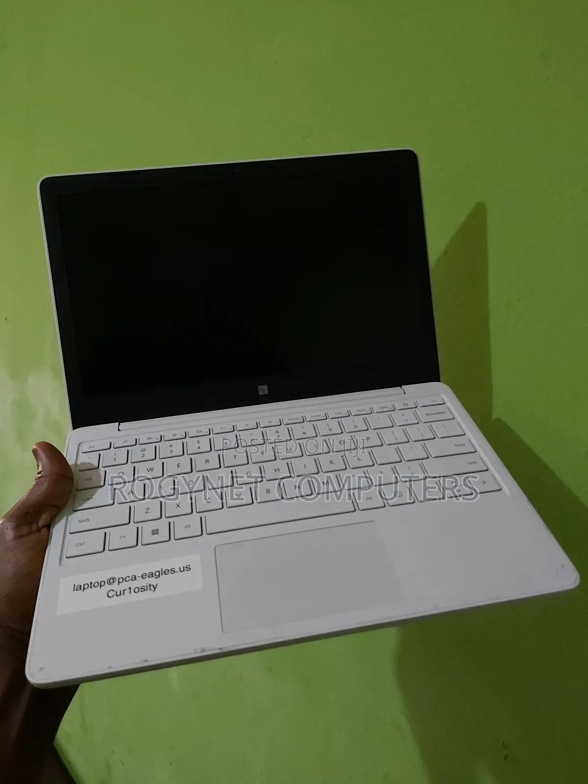 New Laptop Microsoft Surface Laptop SE 4GB Intel SSD 72GB