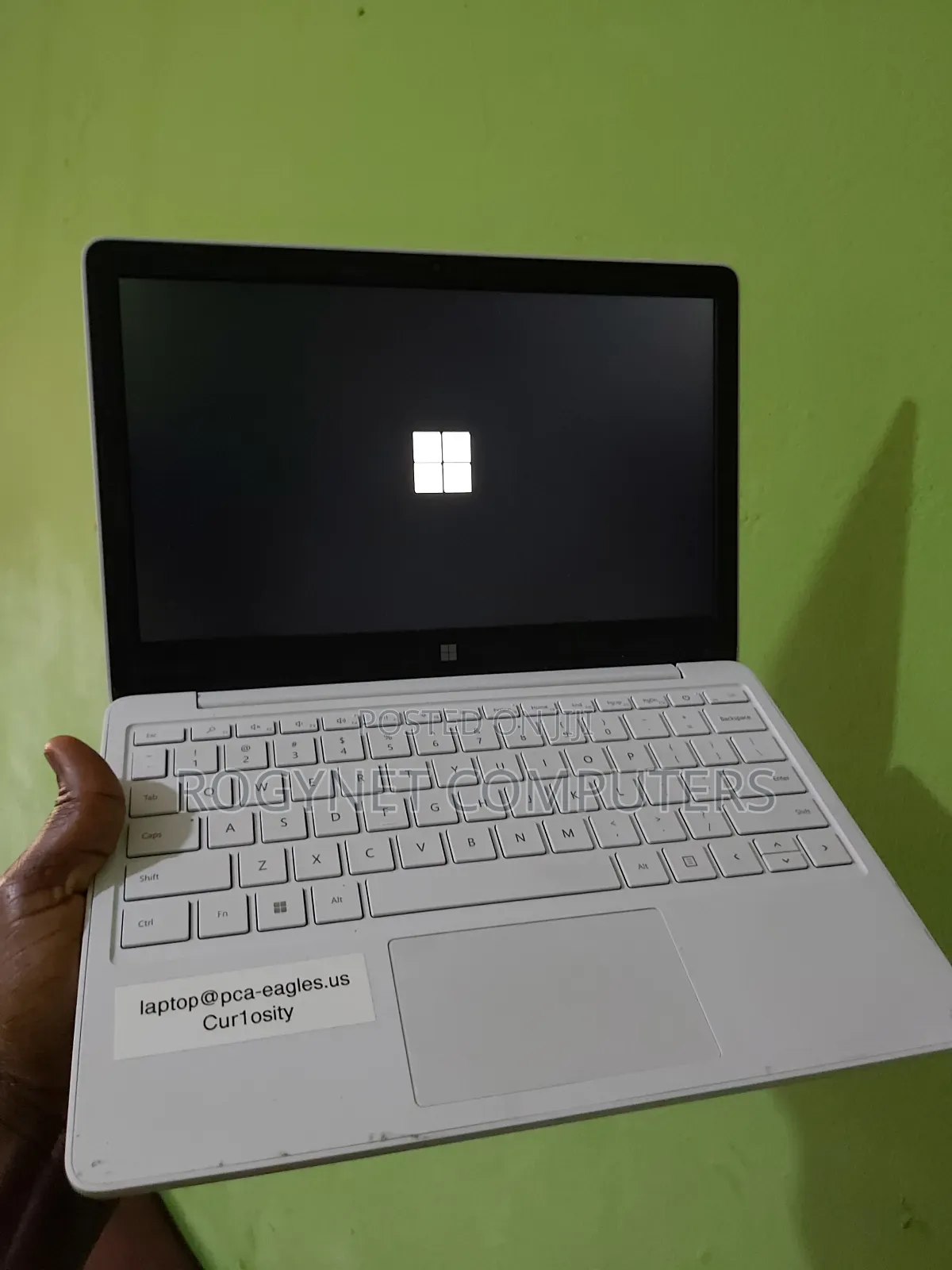 New Laptop Microsoft Surface Laptop SE 4GB Intel SSD 72GB