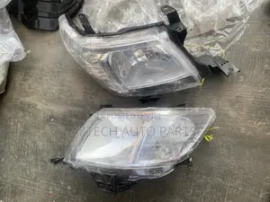 Toyota Hilux 2009-2014 Headlights