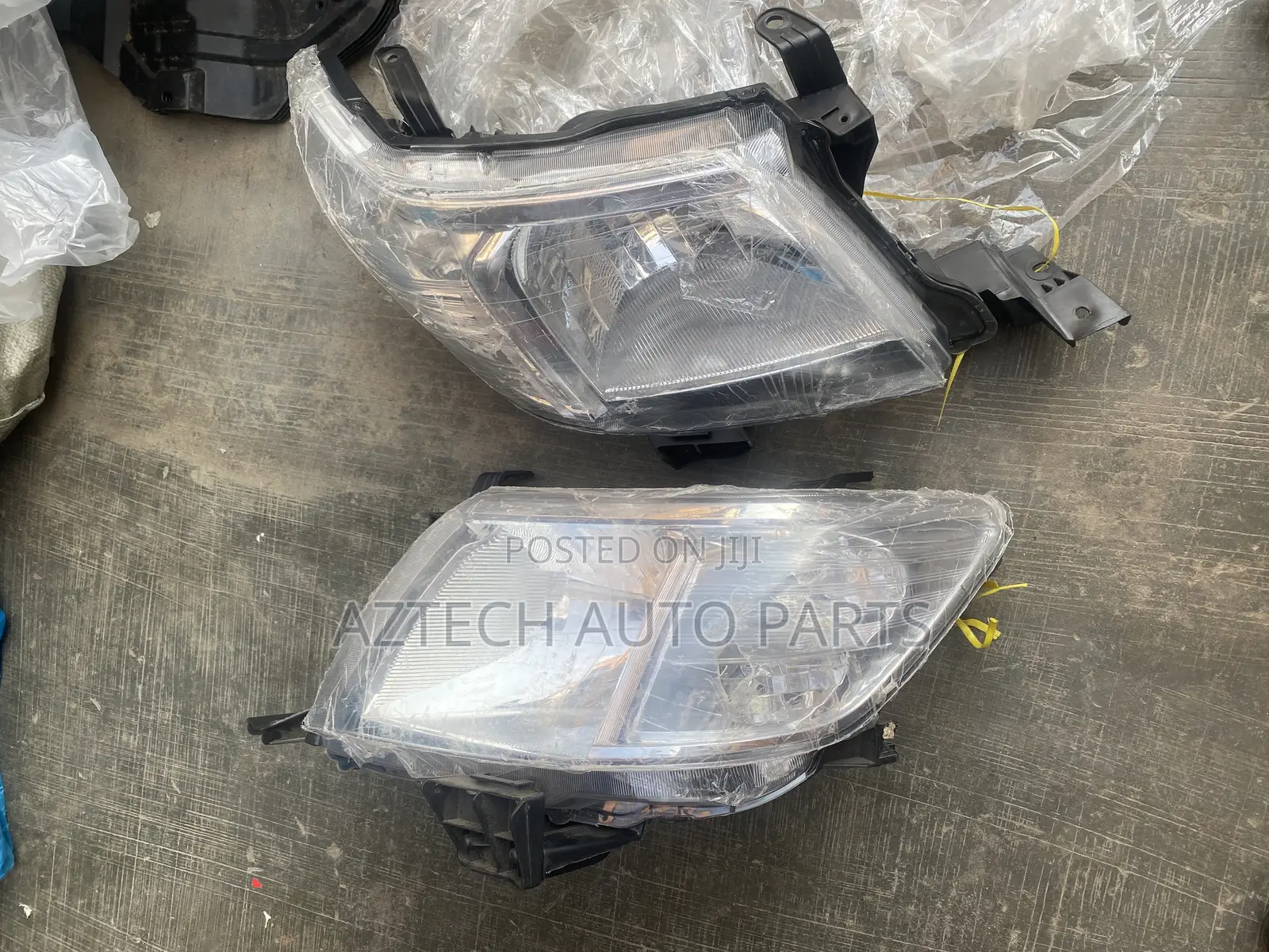 Toyota Hilux 2009-2014 Headlights