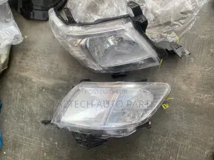Toyota Hilux 2009-2014 Headlights
