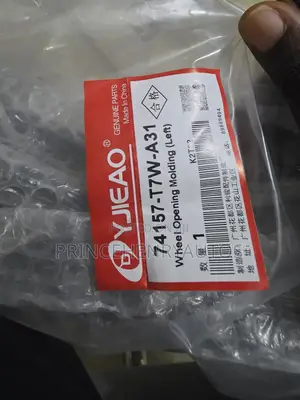 2019-2022 Honda Hr-v Left Wheel Opening Molding- 74157t7wa01