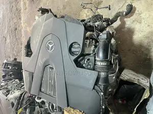 E 400 Engine Available V8