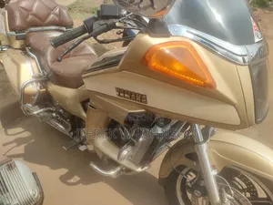 Yamaha 1983 Gold