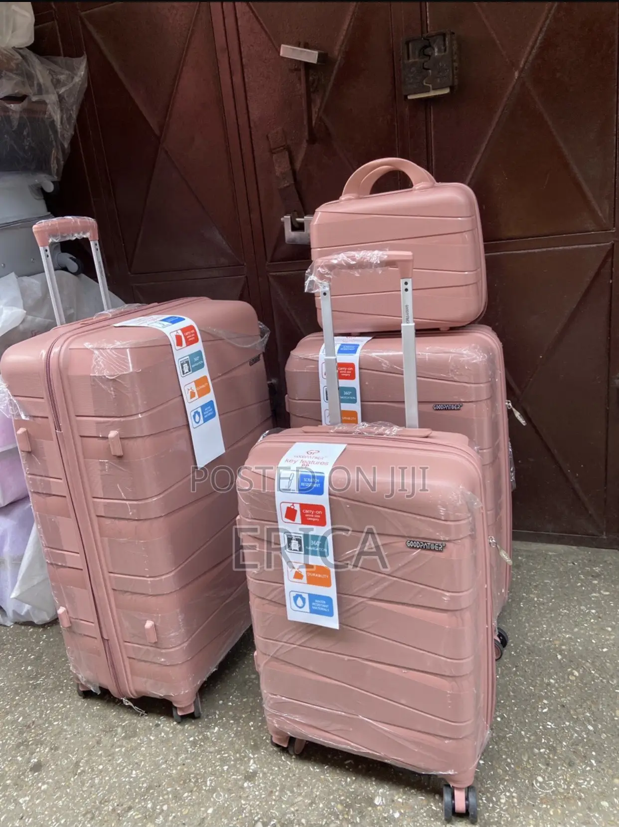 Premium 4 in 1 Anti-Crack Luggage Set – Travel Without Worries