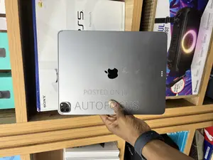 Apple iPad Pro 12.9 (2022) 512 GB Gray