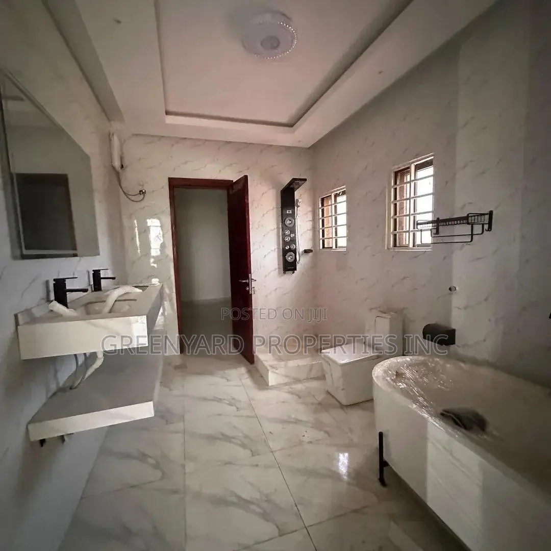6bdrm House in Hills, East Legon for sale