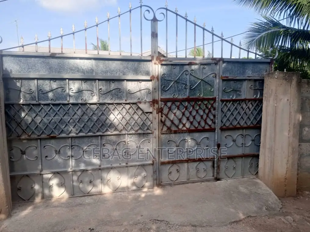 3bdrm Apartment in Awutu Senya West for sale
