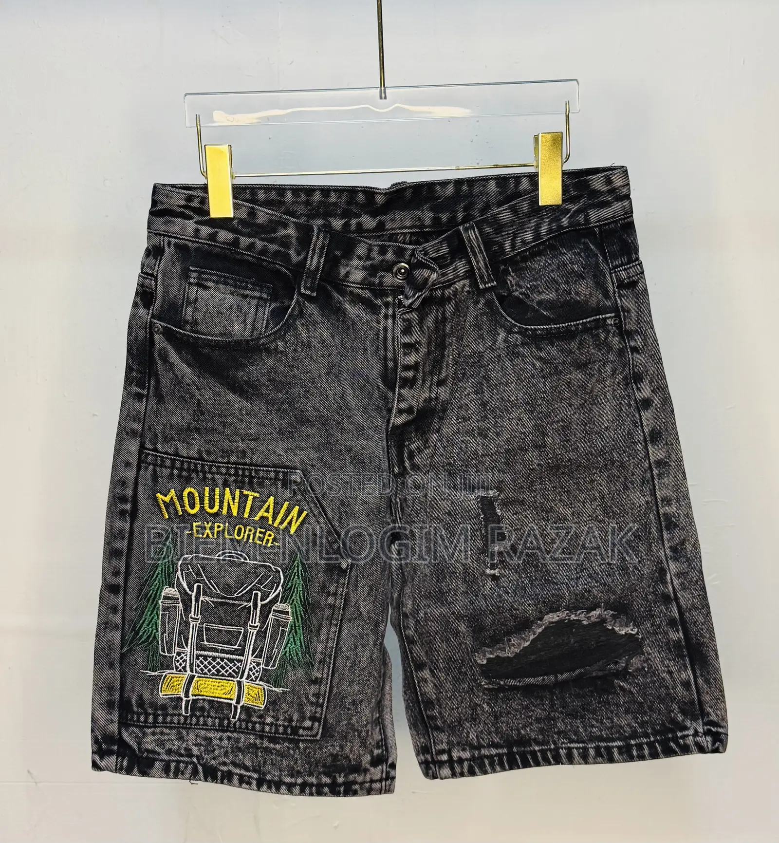 Strong Texture Short Jeans Available in Stock