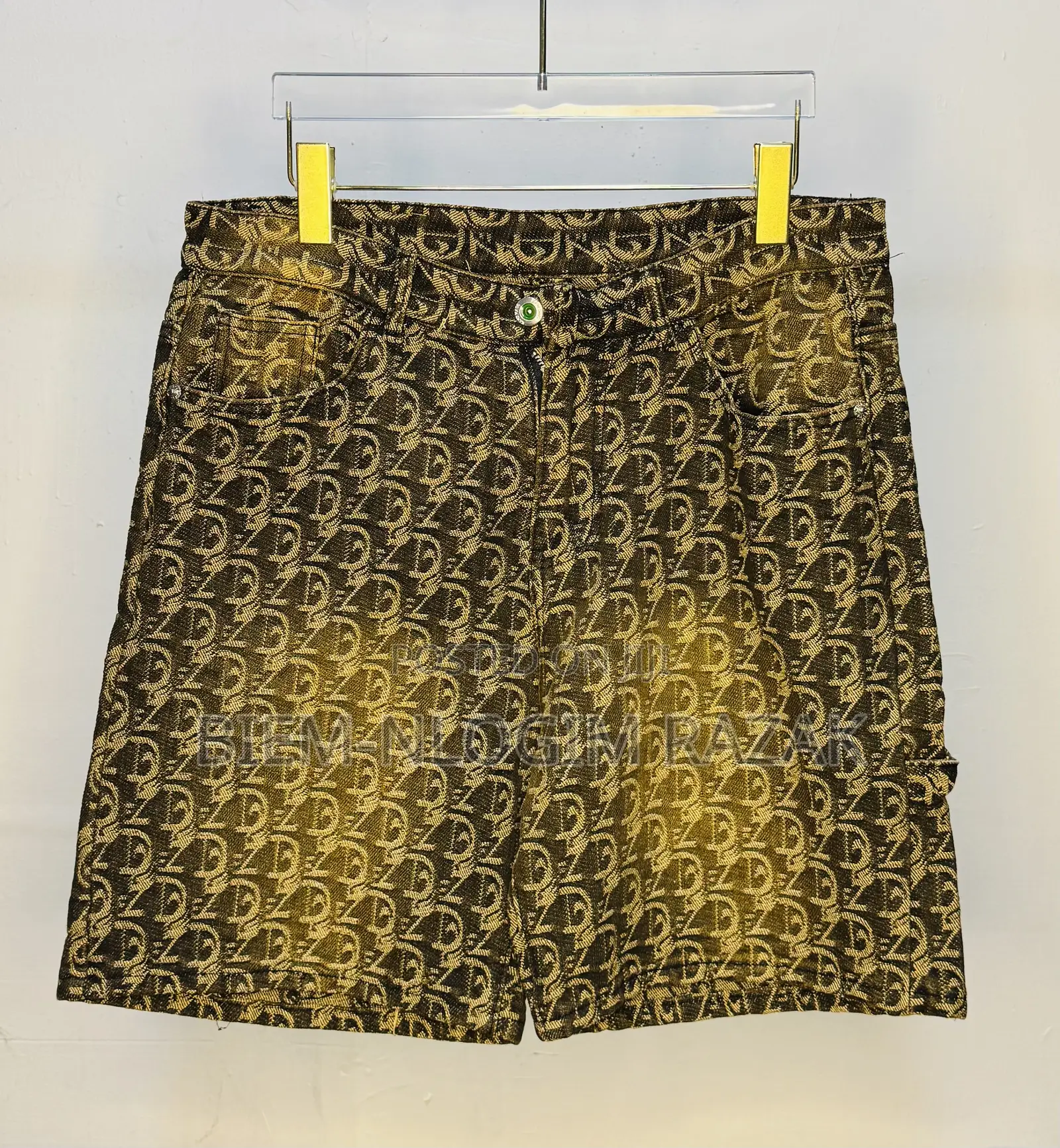 Strong Texture Short Jeans Available in Stock