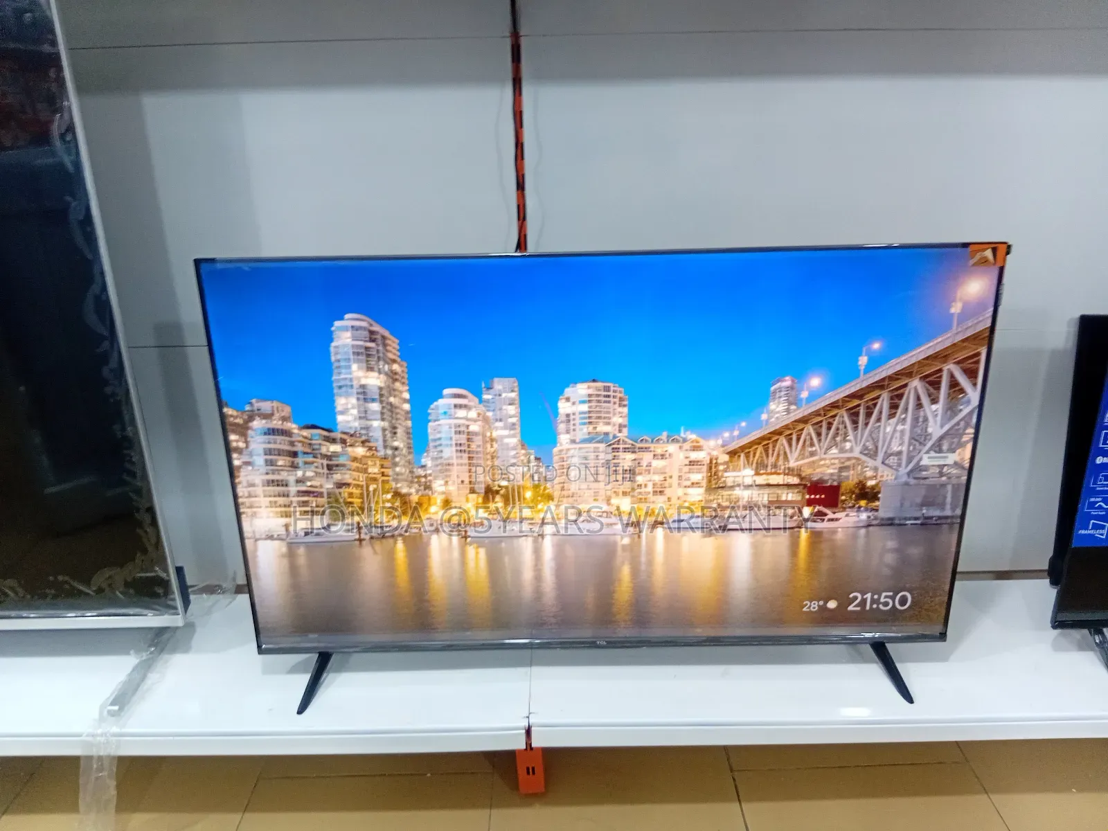 Daily Smart TCL 32inches Television TCL Smart 32inches