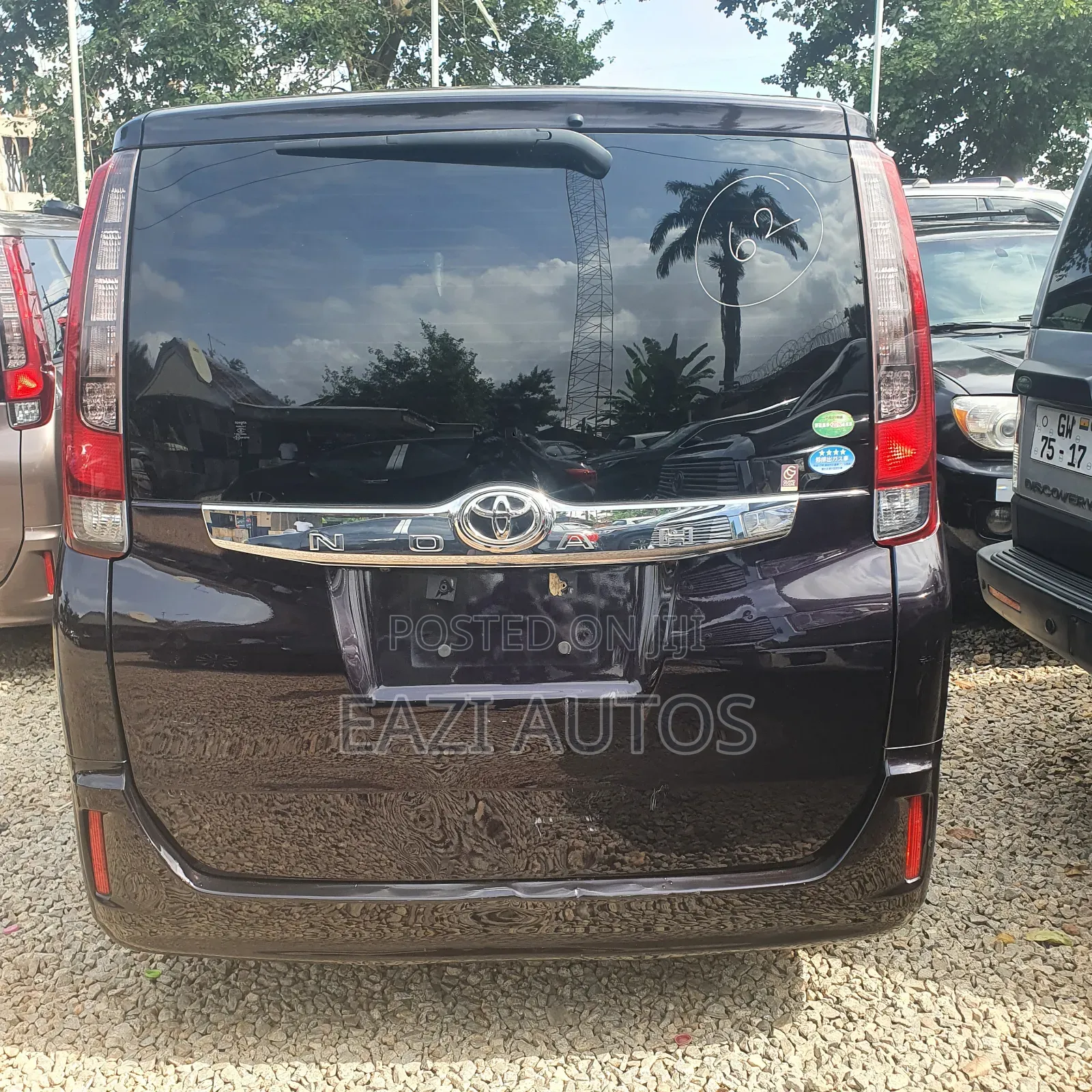 Toyota Noah 2015