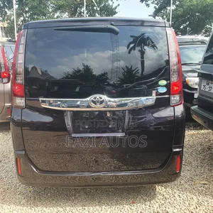 Toyota Noah 2015