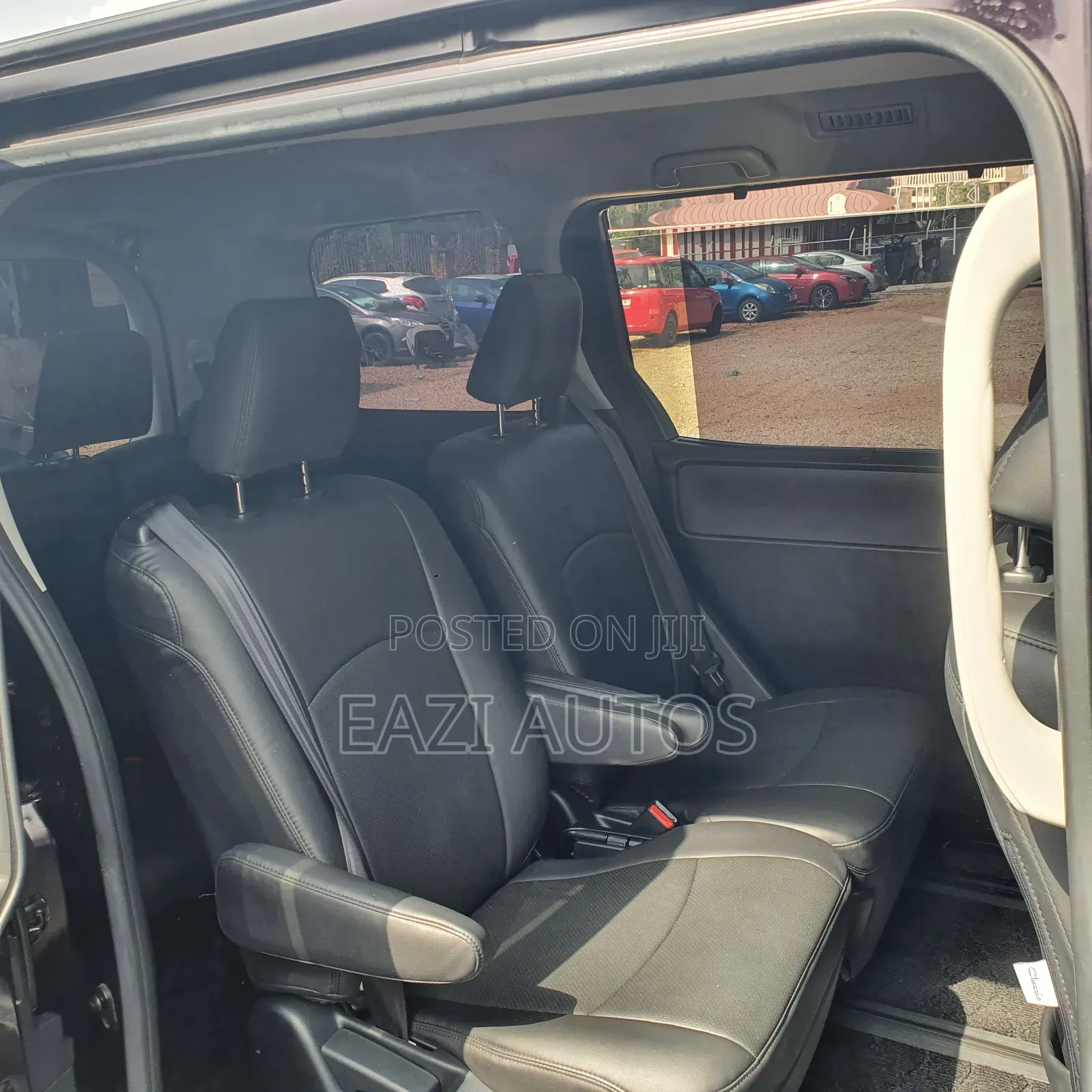 Toyota Noah 2015